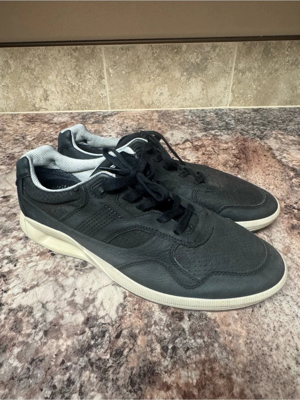 Men's Black Casual Lace-Up Sneakers
